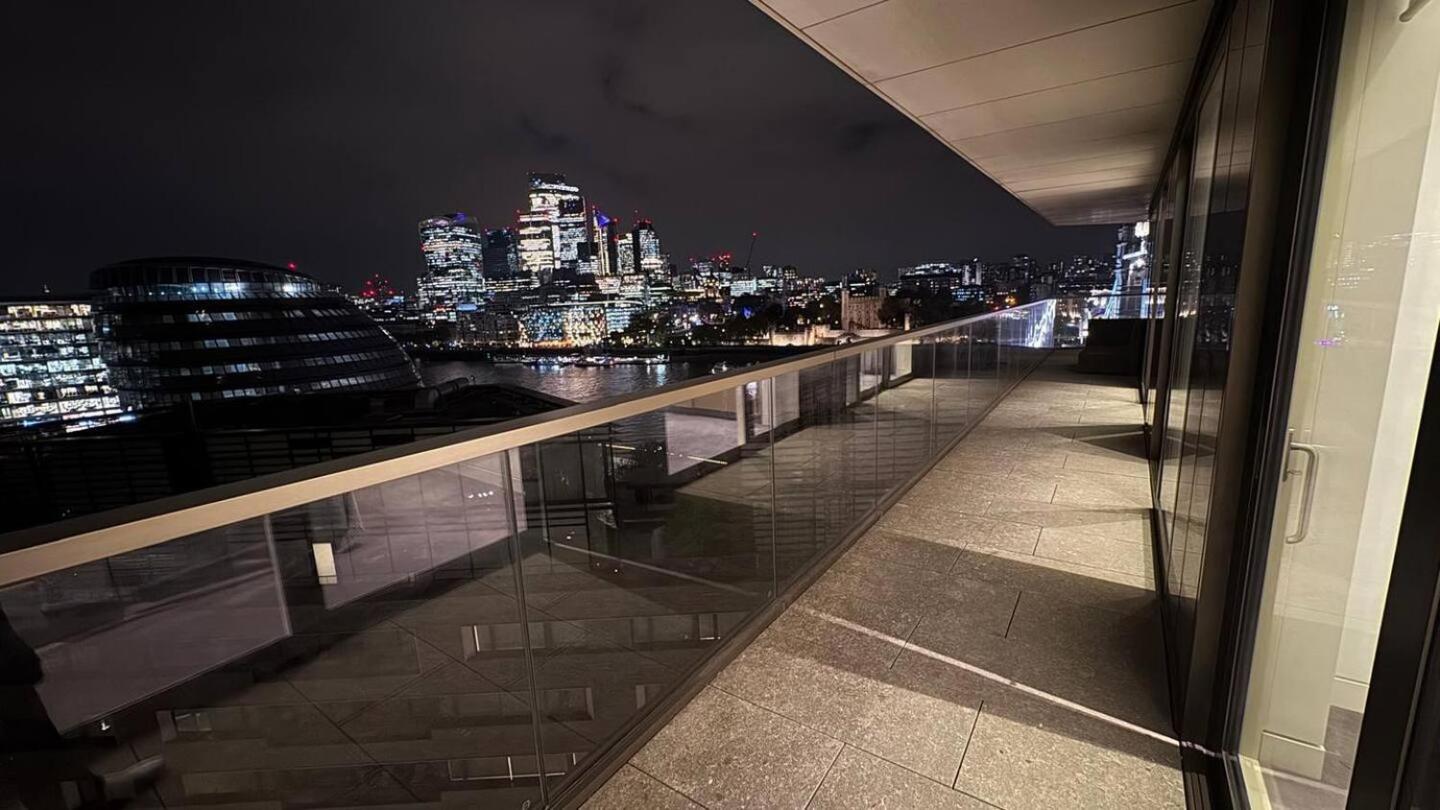 Super Large Nice Direct Views Tower Bridge Apartament